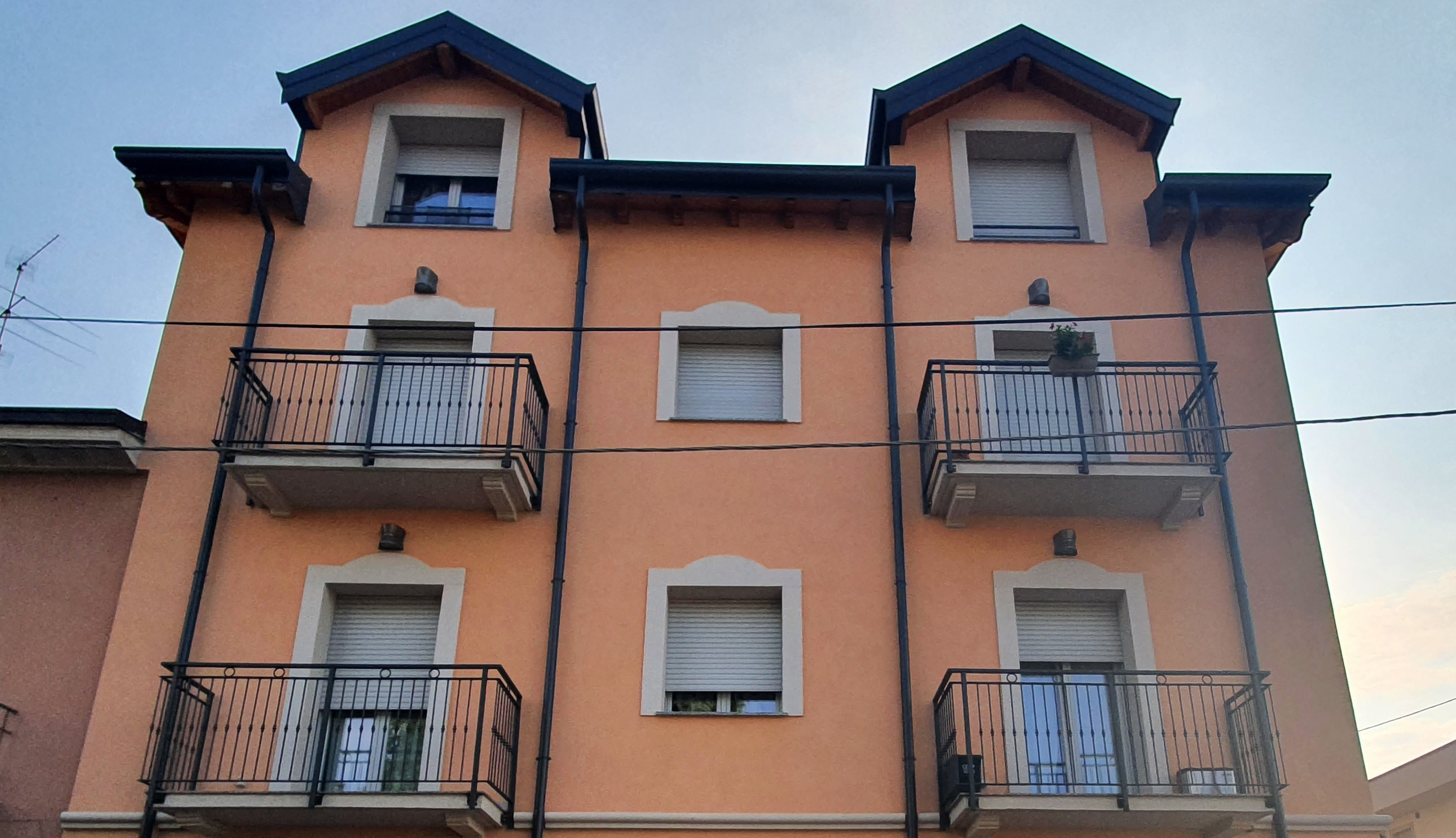 2019  Gorgonzola  (Milano) Recupero edificio in via Leonardo da Vinci: 6 unità residenziali